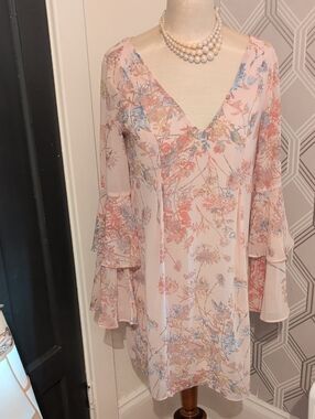 BCBGeneration Light Pink Floral V-Neck Tiered Sleeve Dress